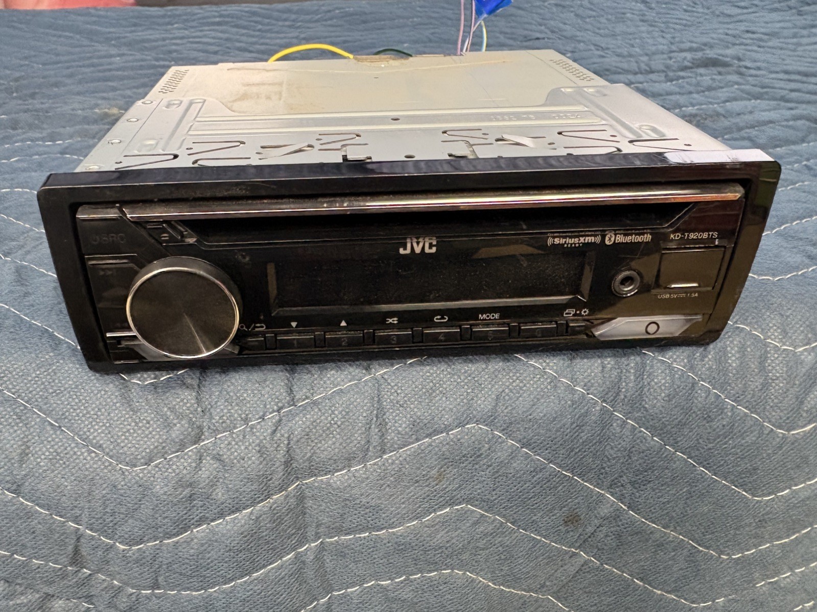 CLEAN JVC KD-T920BTS CD Receiver featuring Bluetooth® / Front USB