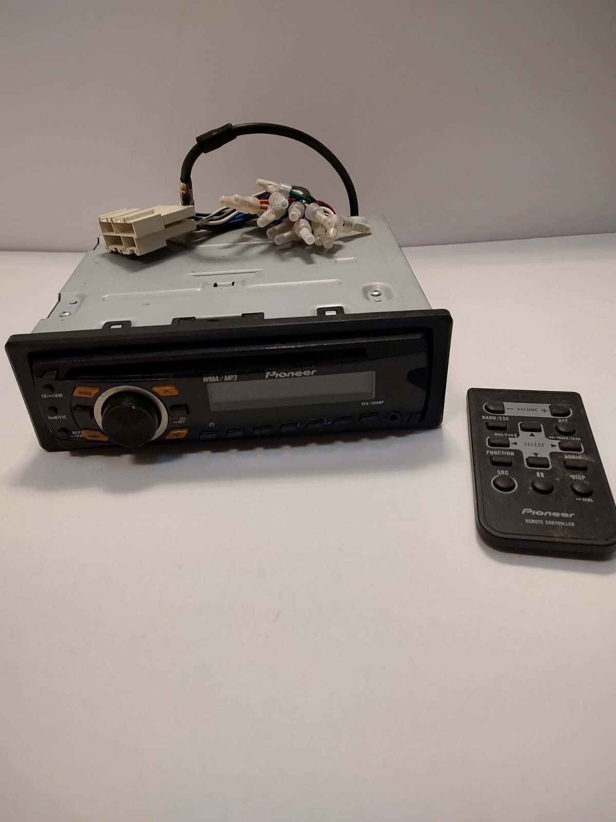 Pioneer Car Radio DEH-1300MP w/ Remote