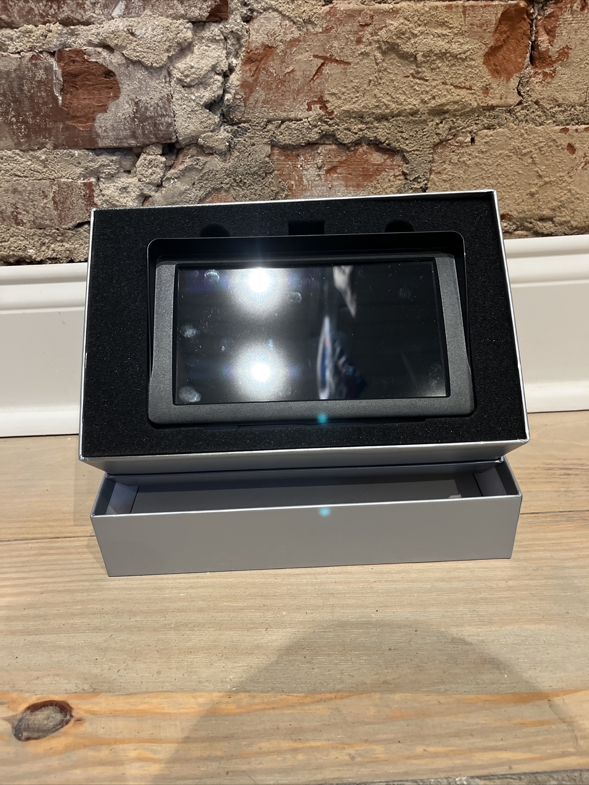 Car Multimedia Receiver – Apple CarPlay/Android Auto and Back Up Camera