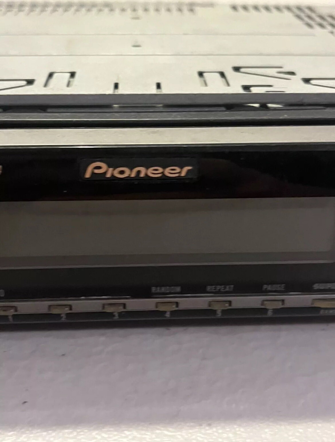 Pioneer DEH-P3700MP CD player single din radio stereo MOSFET 50WX4 EQ