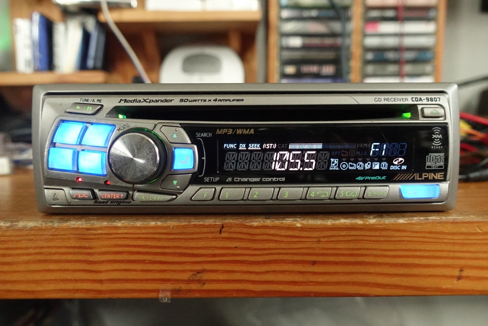 Alpine CDA-9807. CD/Fm108/Aux-Bluetooth Player.