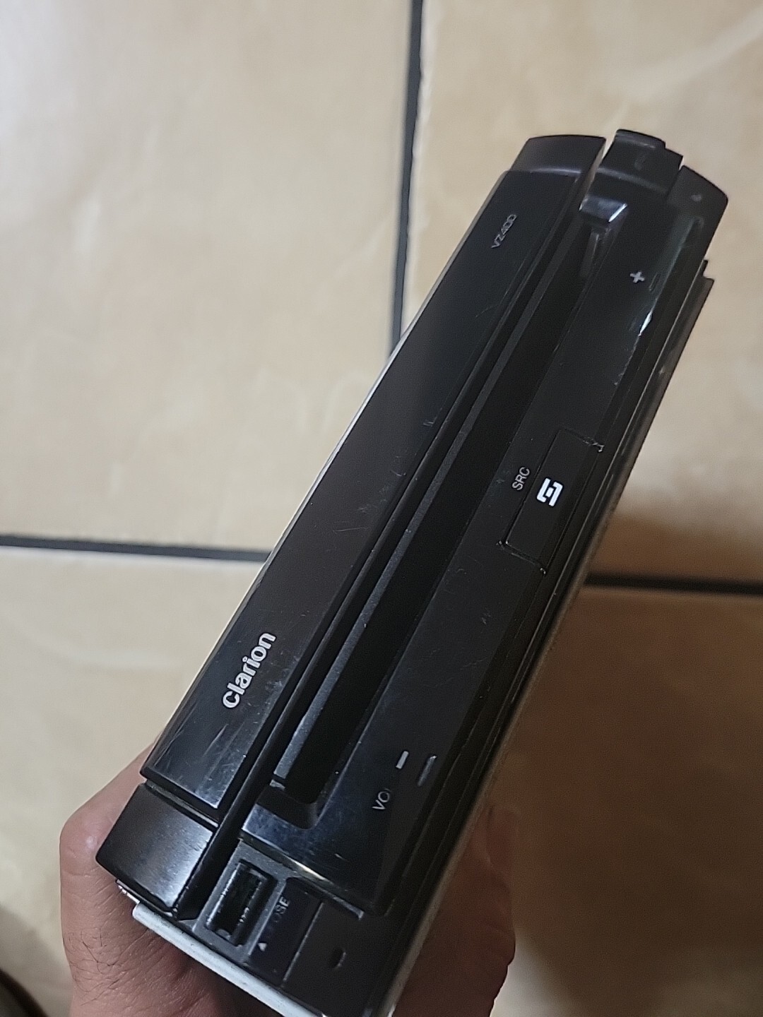 Clarion VZ400 FLIP UP Radio CD Player (Read)👇