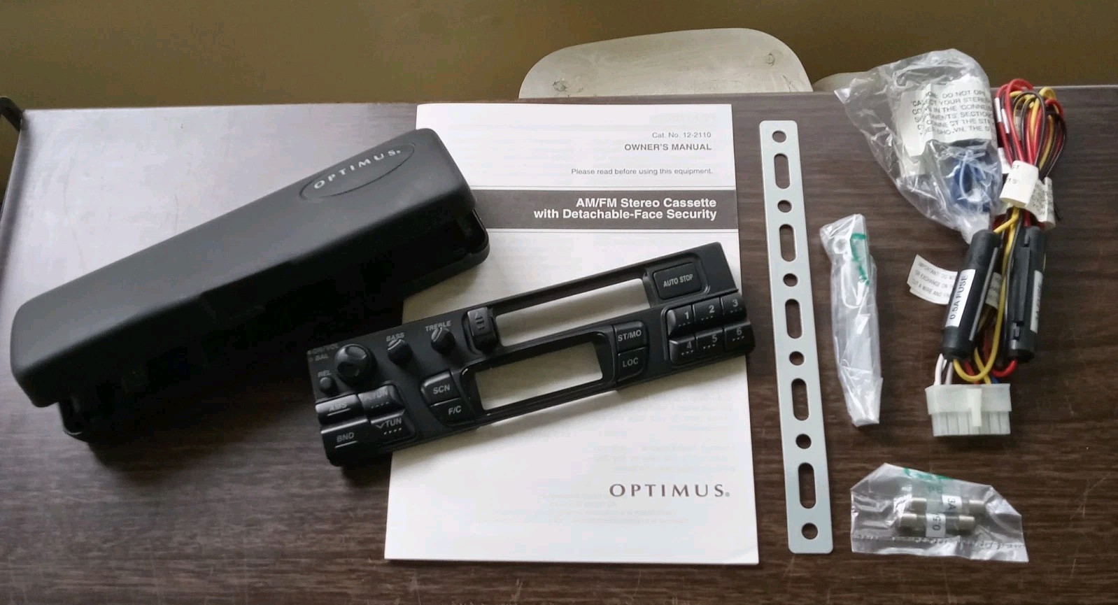 AM FM cassette For Car Optimus 2110 In Dash Detachable Face Radio Shack New