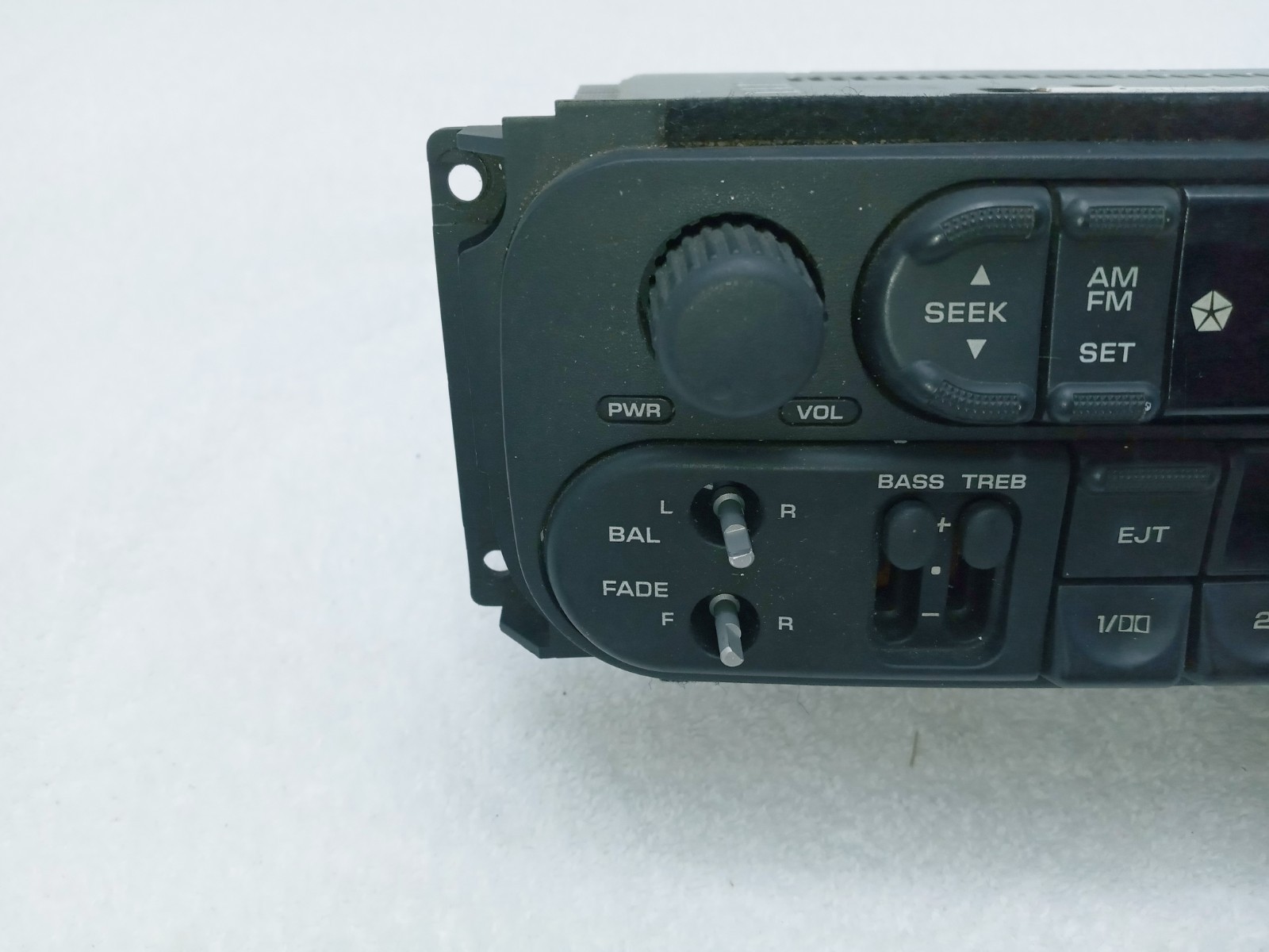 New-Take Out from Dealer AM FM Cassette 1998-02 Dodge Chrysler Jeep P04858583AD