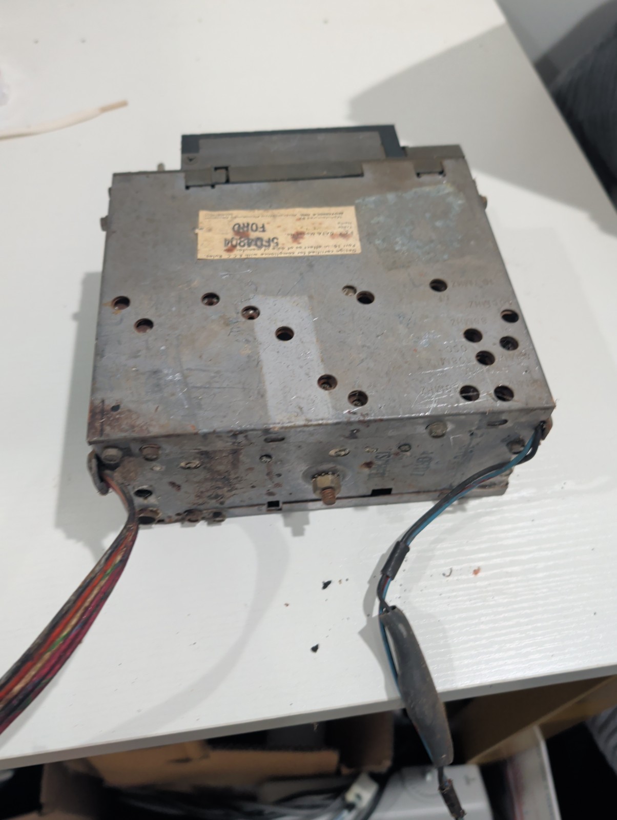 Ford Motorola AM/FM Quadrasonic 8-Track Tape Radio D8AF-19A188-AA / 5FD4804 -OEM