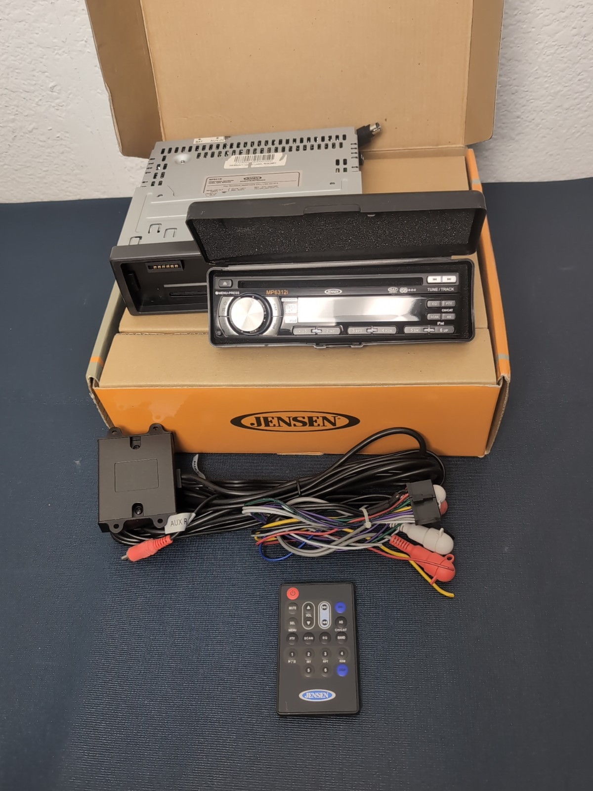 Jensen CD AM/FM Receiver ipod/MP3/WMA/ SAT Ready MP6312i