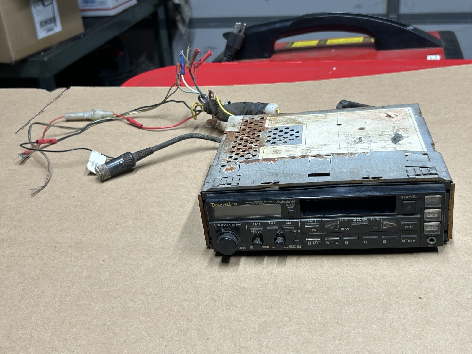 Vintage 80’s TECHNICS ALPHATUNER Car Stereo Cassette Deck Radio FM-AM CQ-R9300EU