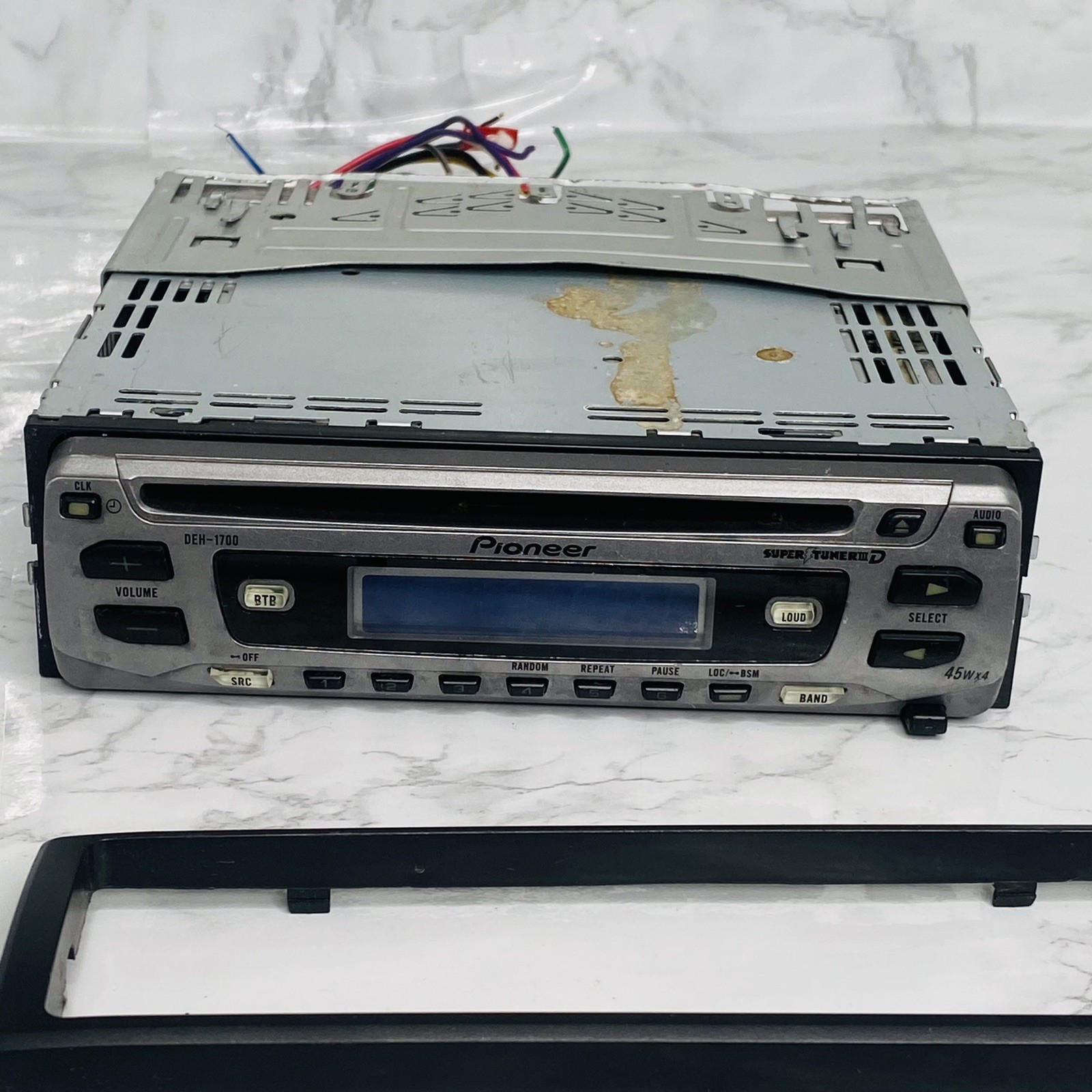 Pioneer DEH-1700 AM/FM CD Car Stereo W/ Connector Cord Faceplate 45w X4 WORKS