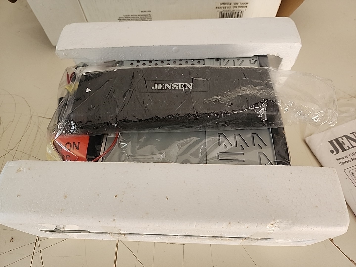 Jensen XCD 9020 Car AM/FM CD RECEIVER with Detachable Face Plate- New in Box