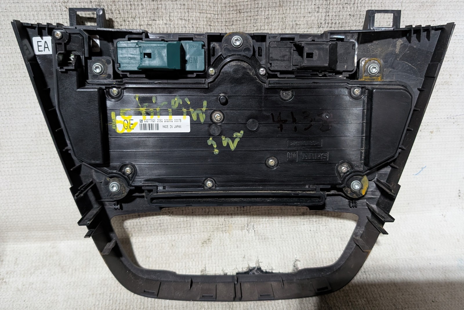Buick Regal 2011 2012 Factory CD Player Radio Button Control Panel 13277916