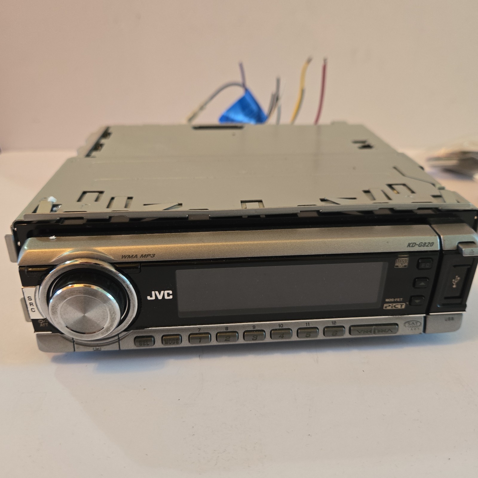 JVC KD-G820 CD MP3 USB Car Stereo Receiver Complete in Box Tested Working