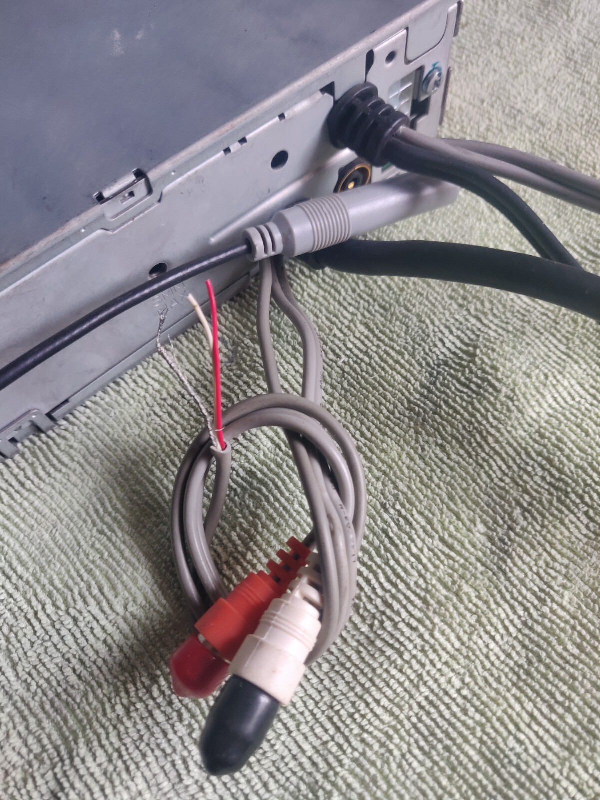 Clarion Addzest DRX9255 With FM 87.9-107.9 MHz.