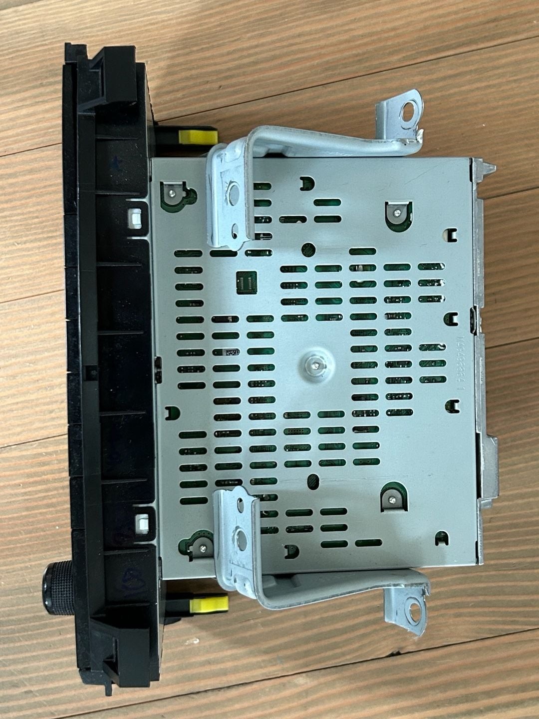 Toyota Tundra OEM AM/FM CD MP3 Radio Receiver, Model 86120-00290