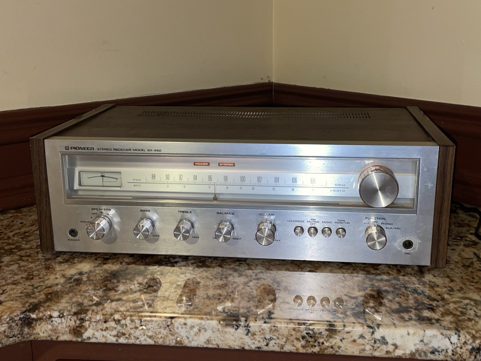 Pioneer SX-450 15-watt per channel Solid-State AM/FM Stereo Receiver Read Desc