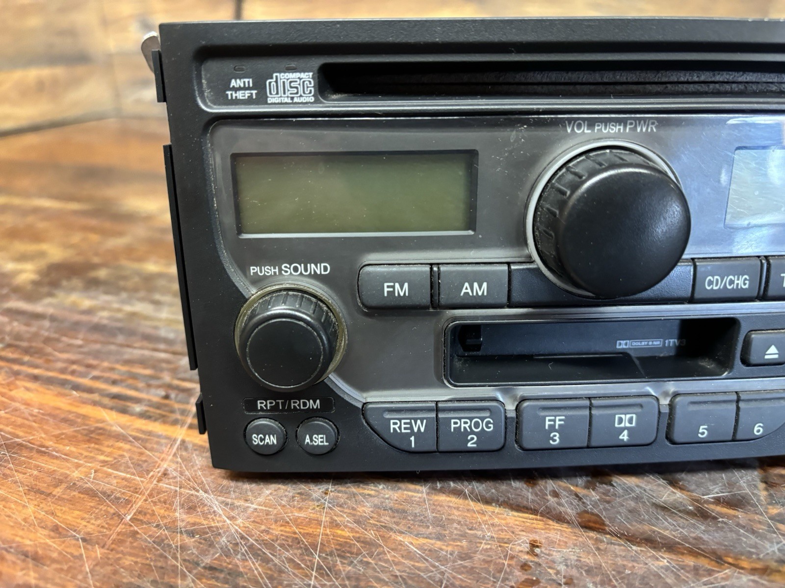 03 04 05 Honda Pilot AM FM CD cassette radio receiver OEM 39100-S9V-A120