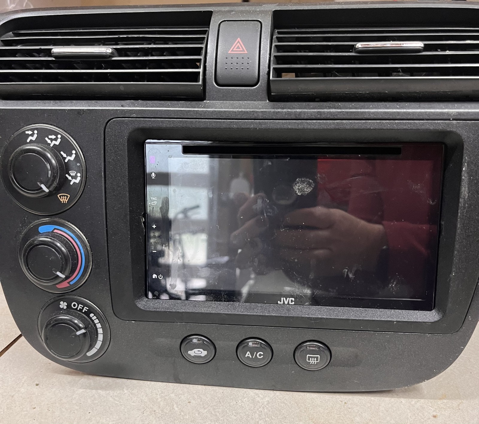 JVC KW-M560BT 6.8″ Multimedia Digital Car Receiver