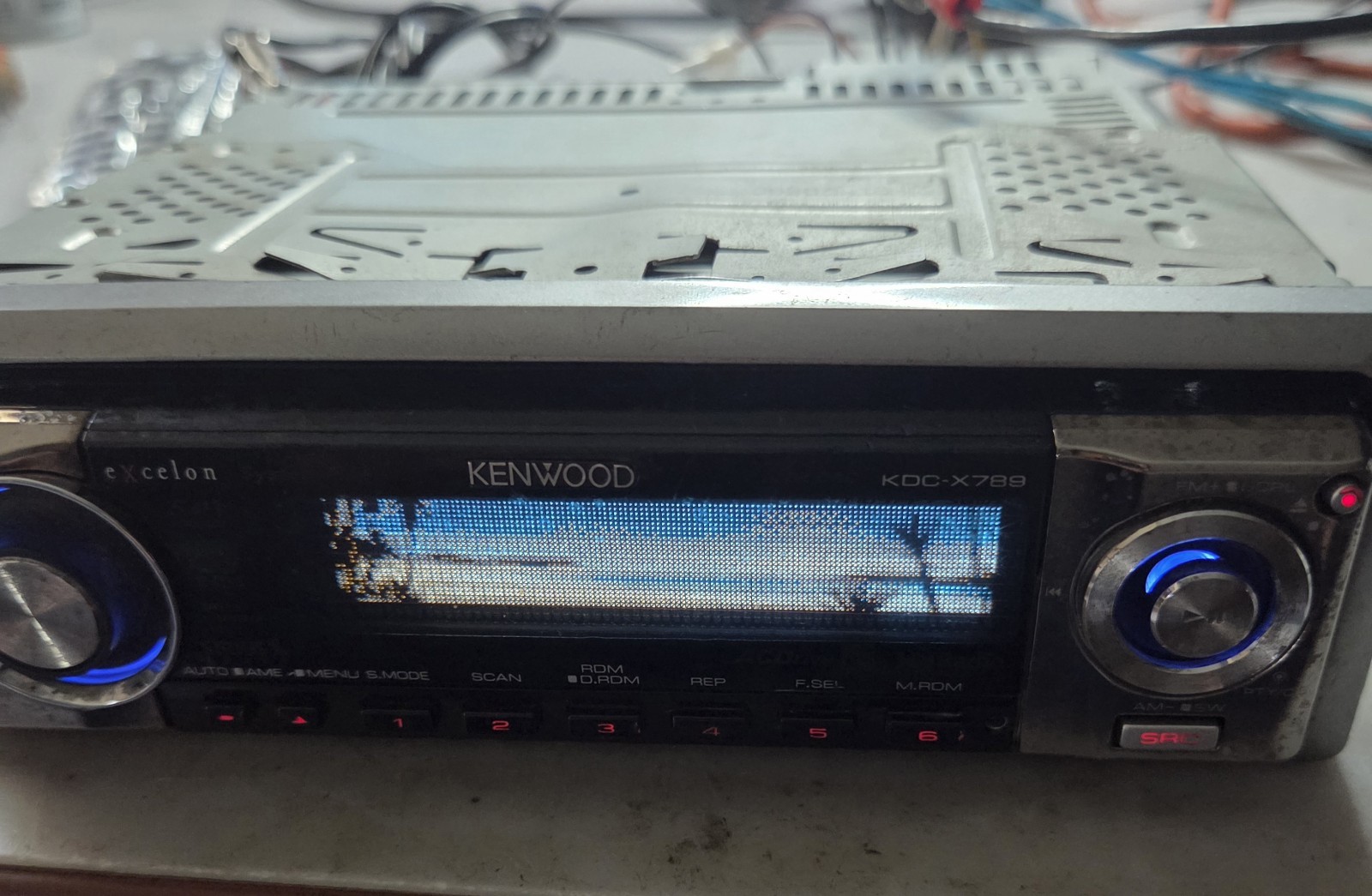 Kenwood Execelon KDC-X789 CD Player In Dash Receiver, Remote Aux 5 Volts