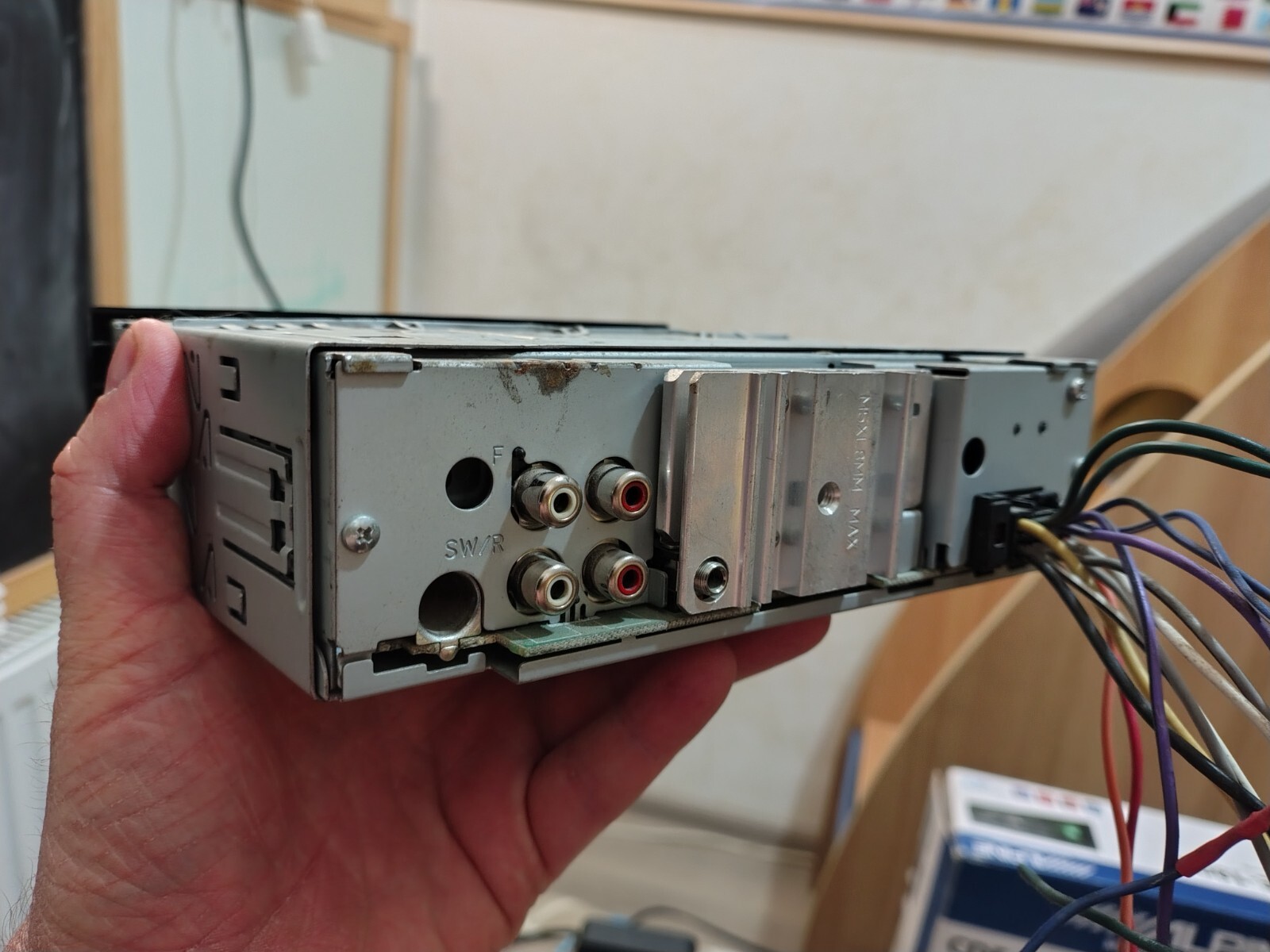 Alpine CDE-180R Car Stereo Mobile Media Receiver Fully Working Good Shape BOX