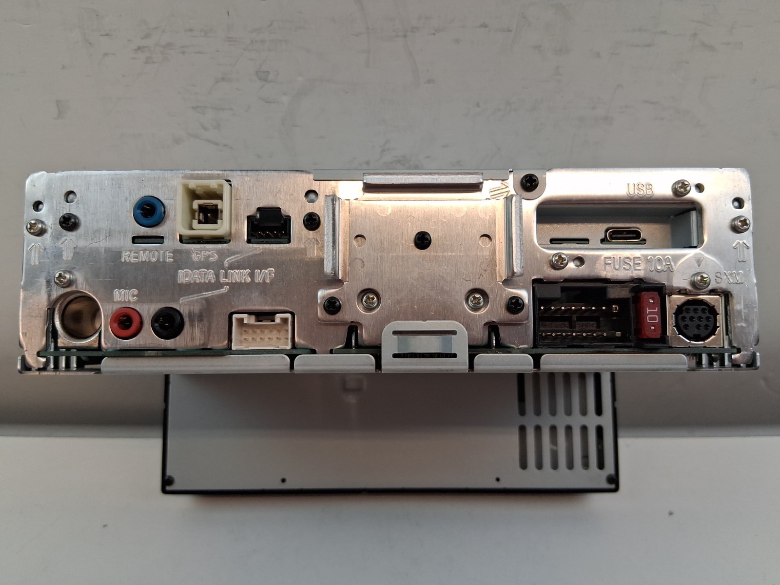 NEW Sony XAV-AX4000 6.95″ Wireless C/P & A/A, Maestro Connection *1 YR WARRANTY*