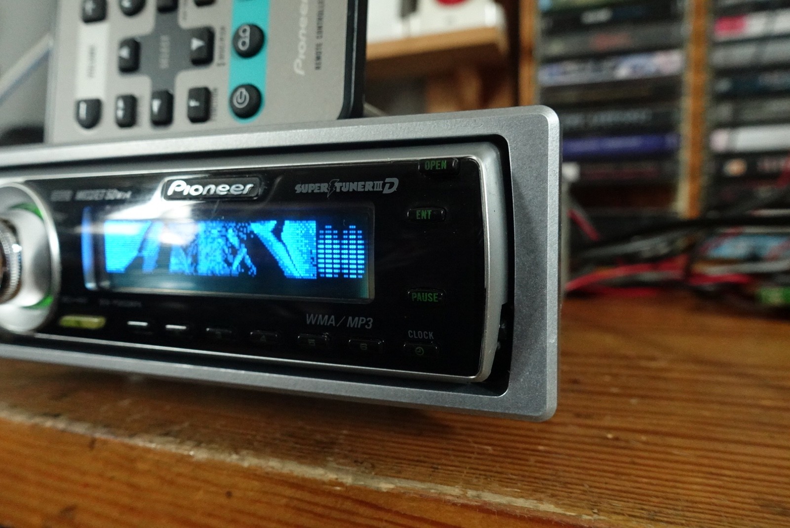 Pioneer DEH-P5850MPH. CD Player In Dash Receiver.Aux-Bluetooth. US Fm Tuner.