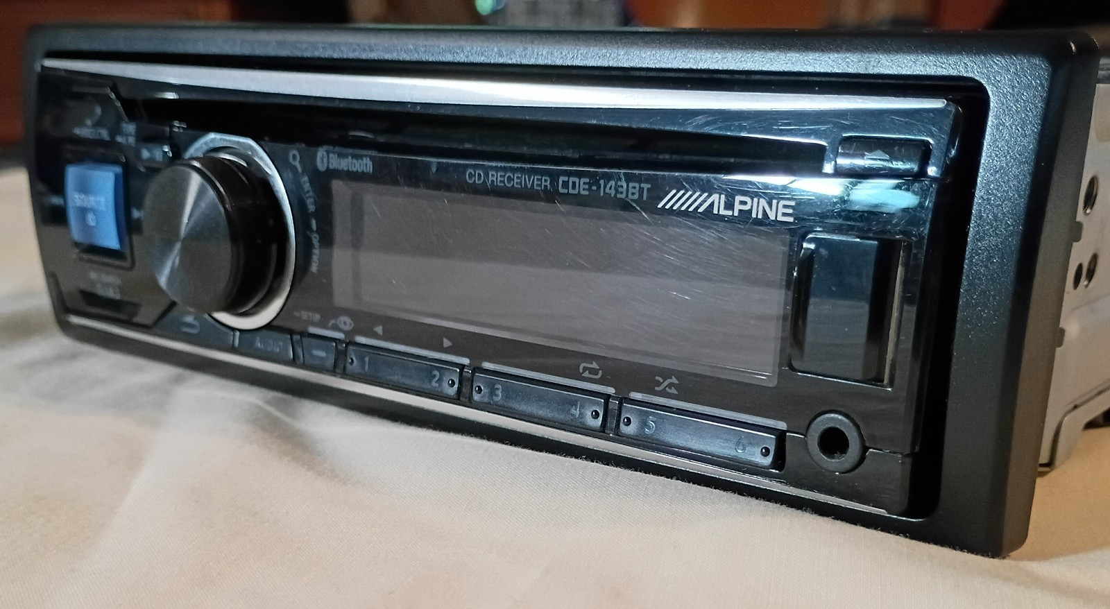 Alpine CDE-143BT CD Receiver Built-in Bluetooth AM/FM Tuner Car Radio Stereo