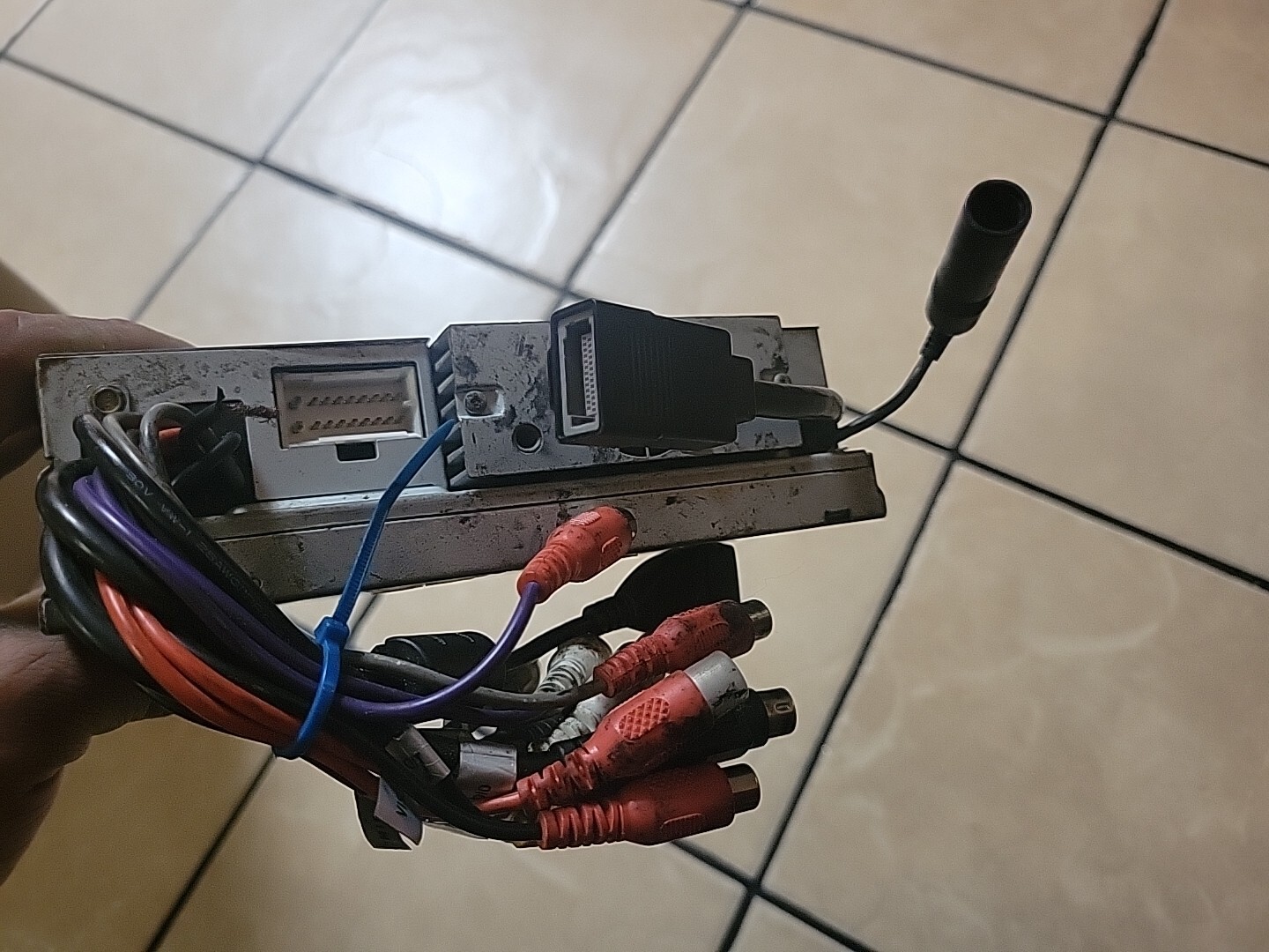 Clarion VZ400 FLIP UP Radio CD Player (Read)👇