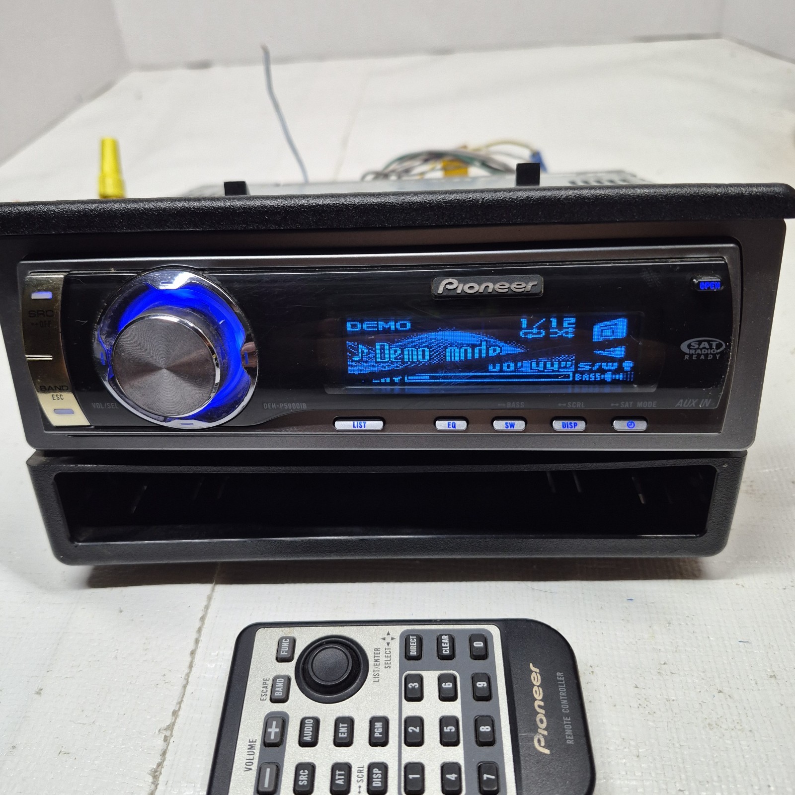 Vintage PIONEER DEH-P5900IB CD mp3 PLAYER 4V Preout REMOTE Control Blue Graphics