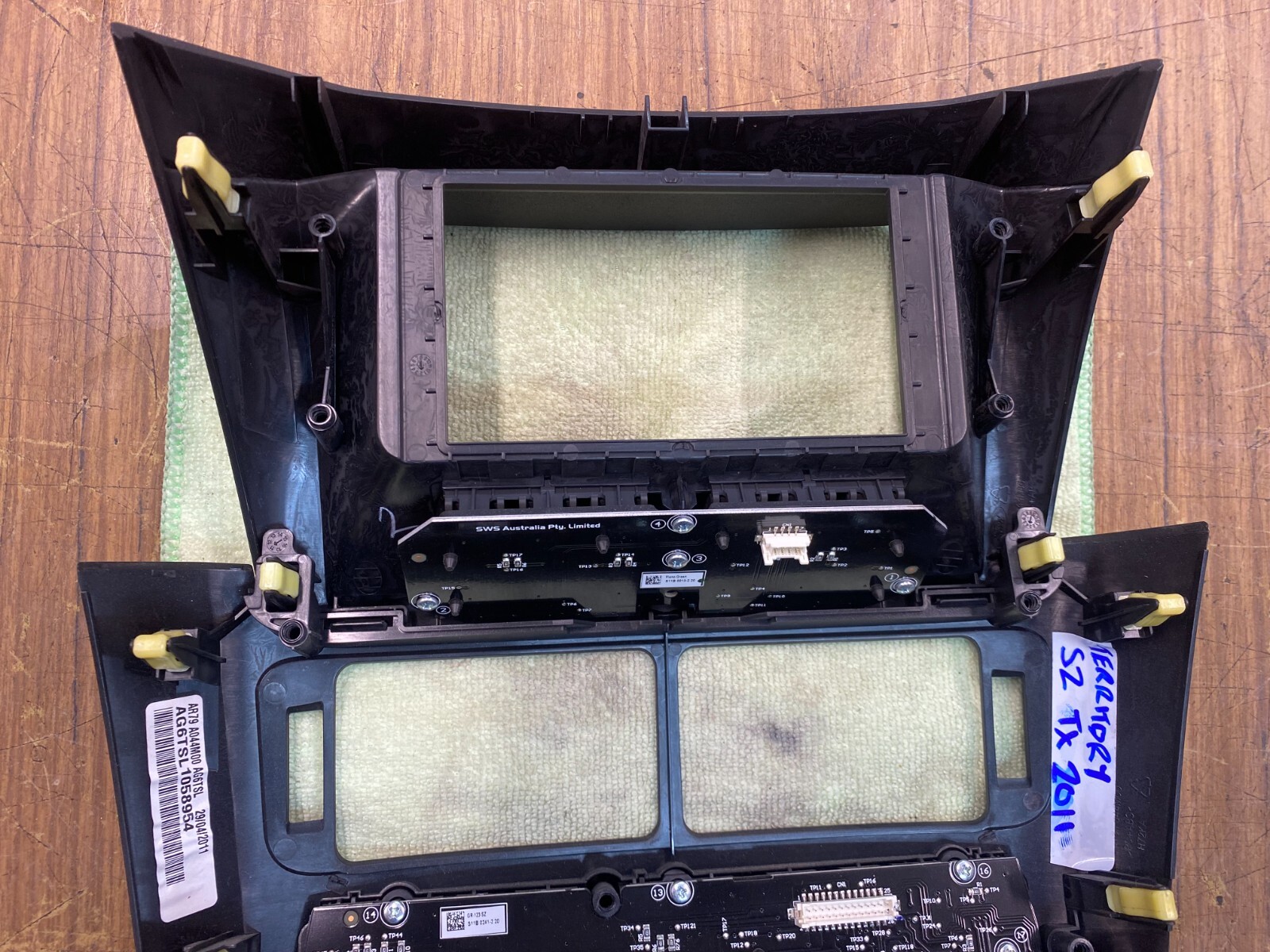 Ford Territory SZ TX 2011 Interior Dash A/C Fascia Stereo Control Surround