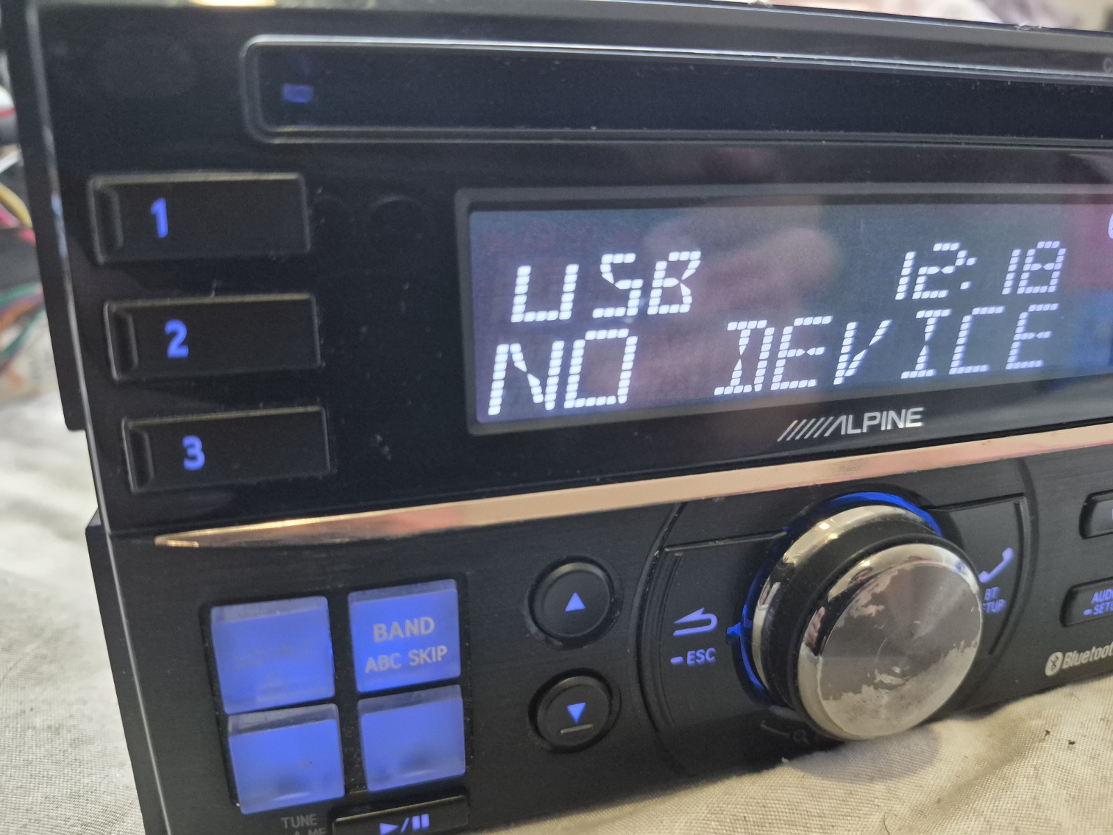 Alpine CDE-W235BT Double Din Bluetooth CD Player Aux Usb *No Touchscreen*
