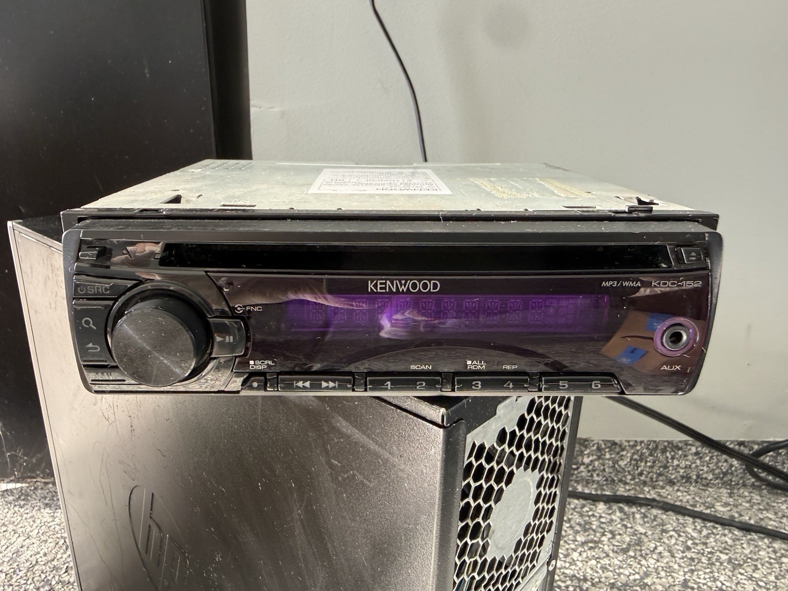 KENWOOD KDC-152 CAR STEREO Untested