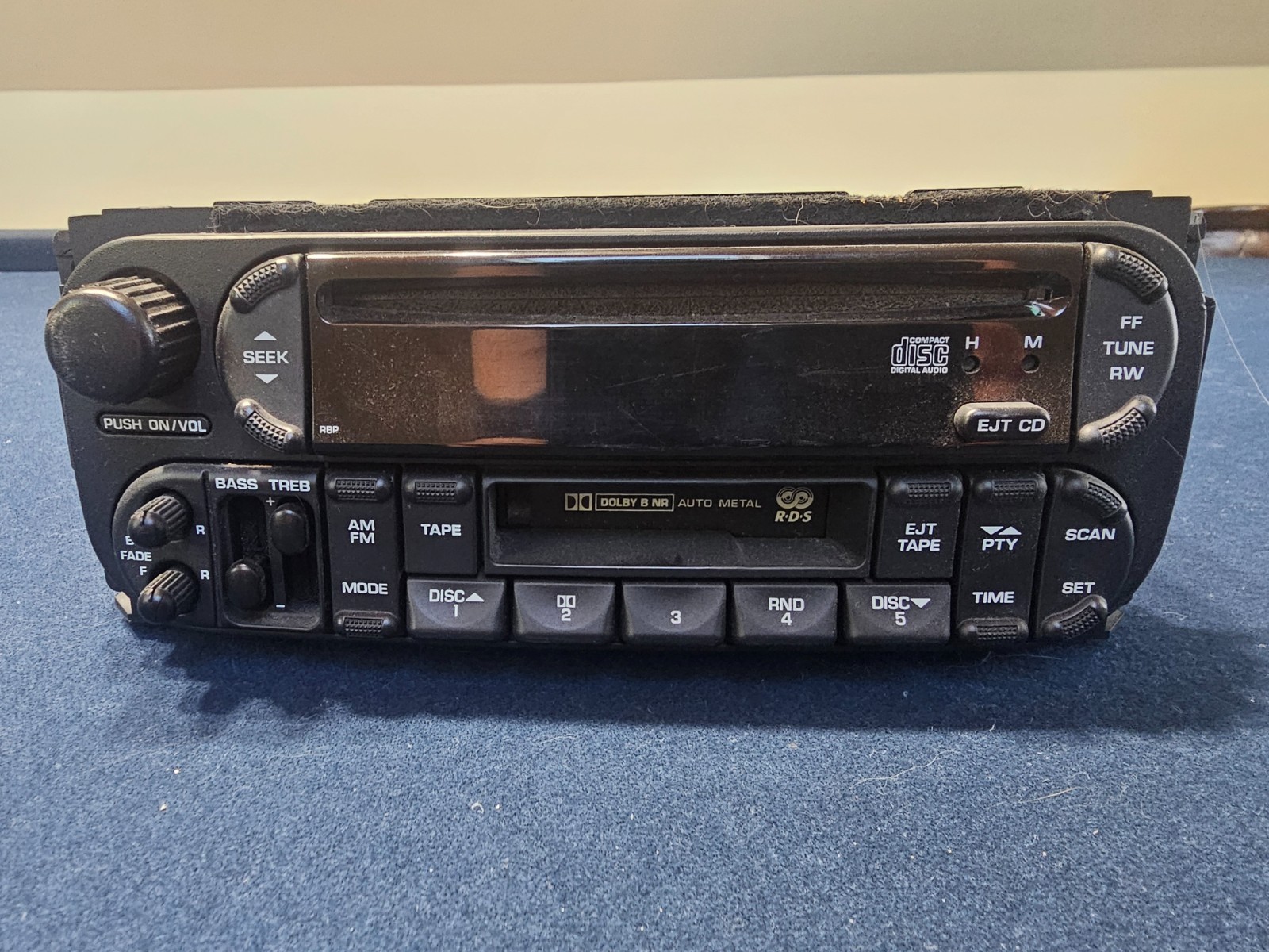 02 03 04 05 06 07 Dodge Chrysler Jeep AM FM CD cassette radio receiver P05091606