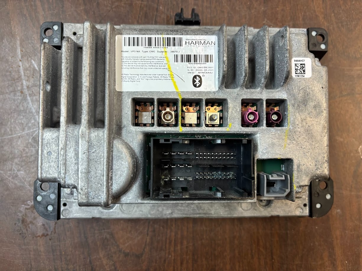 2014-2017 JEEP CHEROKEE NAVIGATION RADIO 8.4 SCREEN DISPLAY. 68249986AH