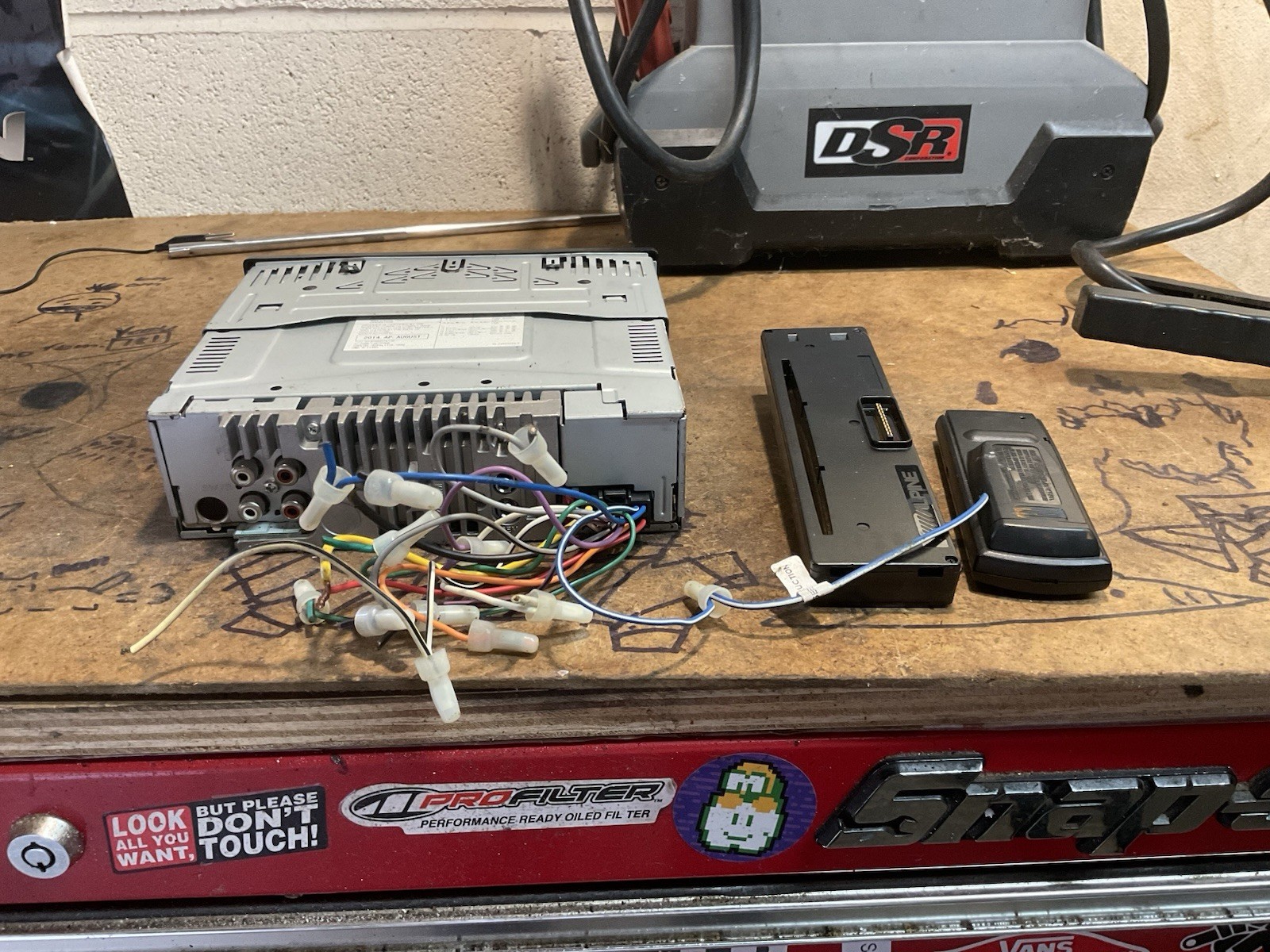Alpine CD Receiver CDE-143BT & remote