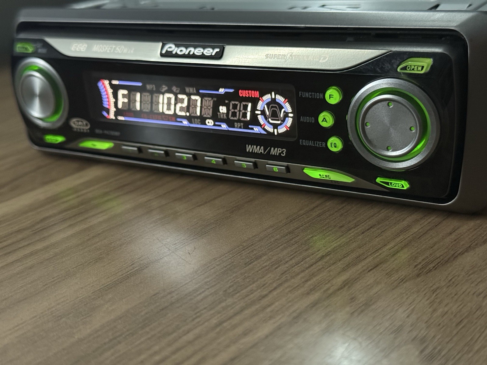 PIONEER BLUETOOTH CAR AUDIO STEREO CD OLD SCHOOL DEH-P4700MP EQ SUB VINTAGE RARE