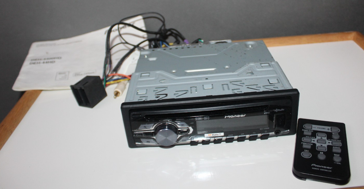 Pioneer In Dash Car Radio DEH 44 OO HD High Definition With Remote And Manual