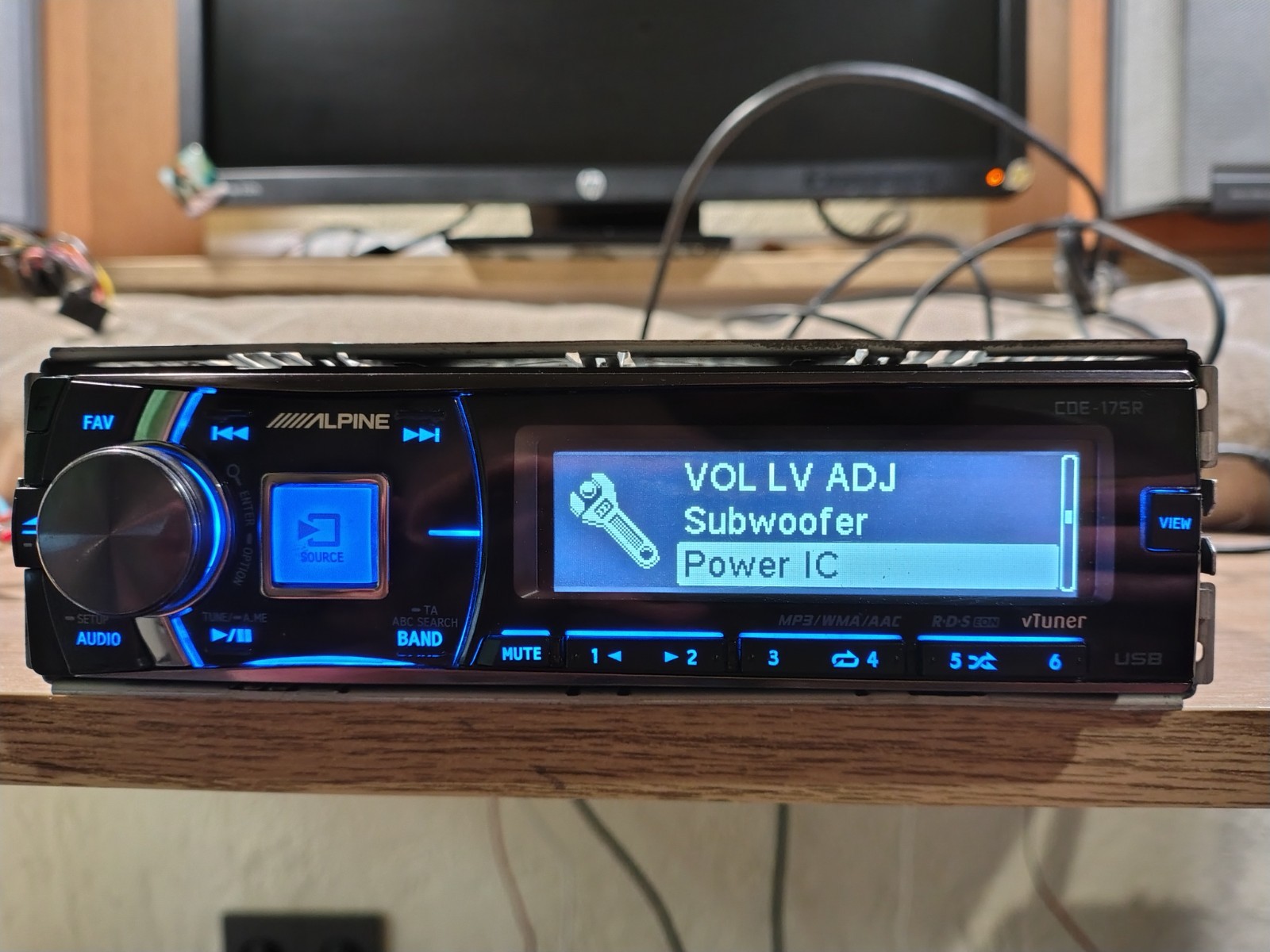 Alpine CDE-175R Car Stereo Mobile Media Station Fully Working Great Shape