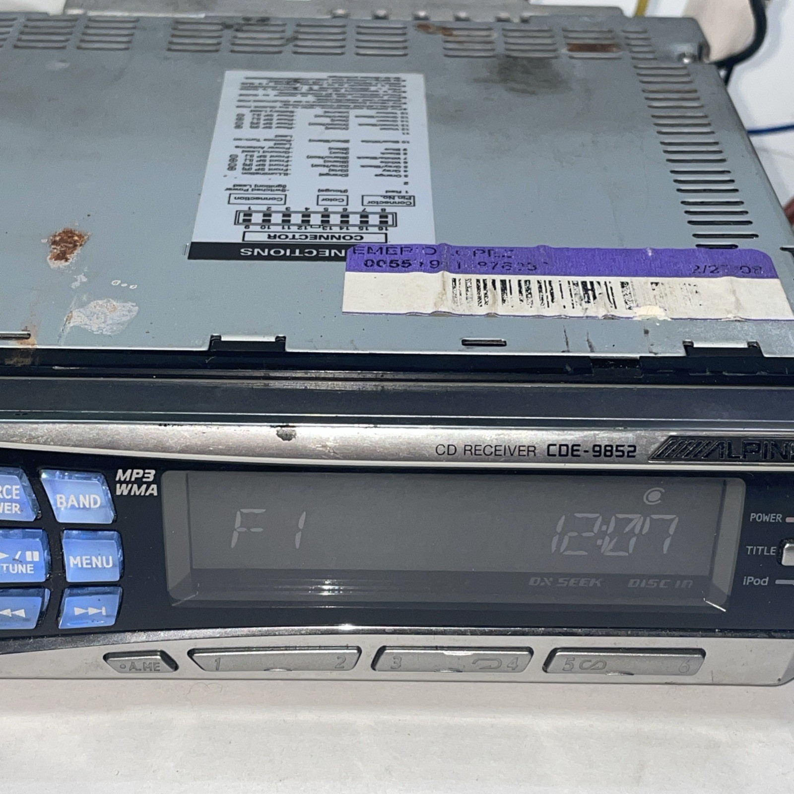 Alpine CDE 9852 CD Player In Dash Receiver Radio CD Player Turns On Untested