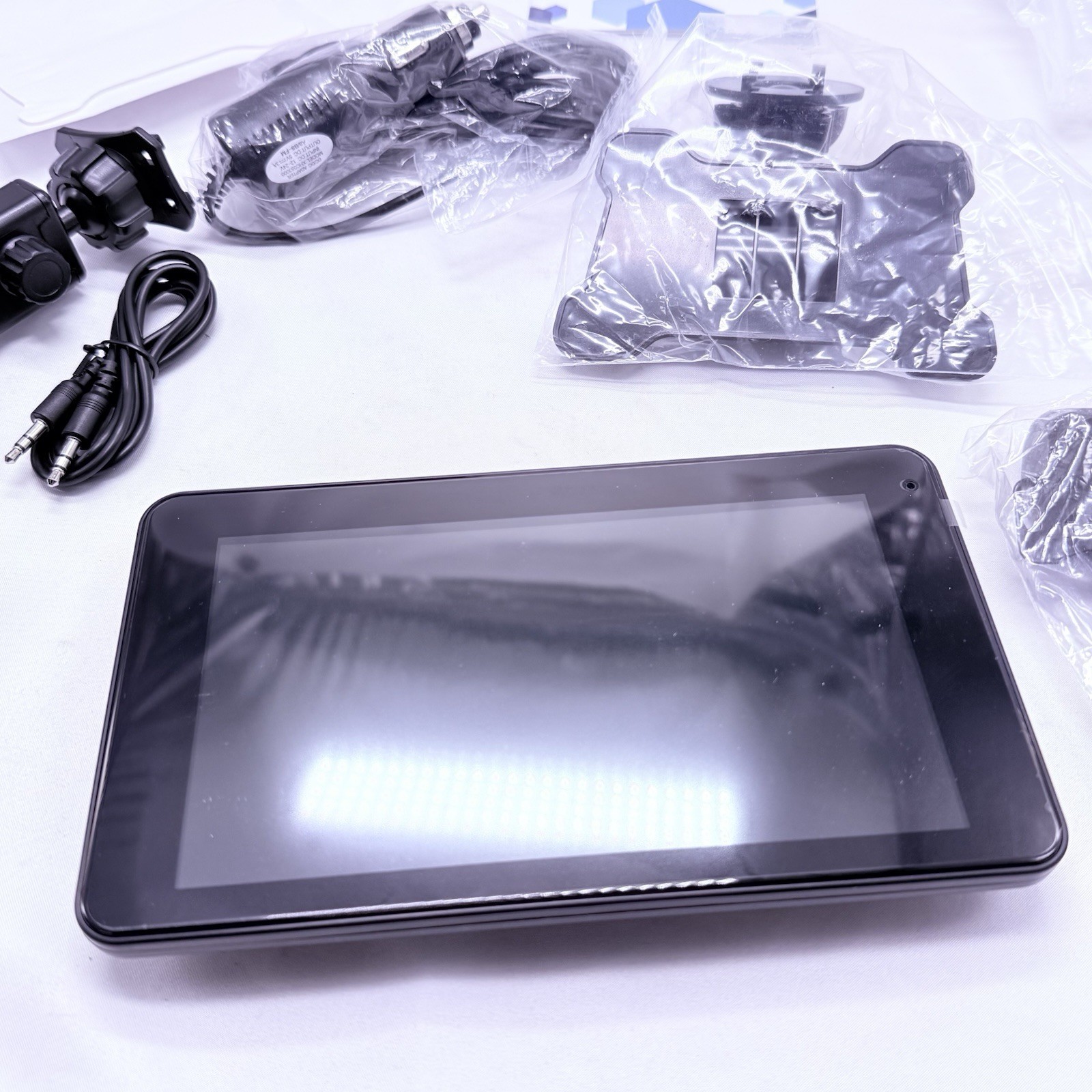 Portable Wireless Apple CarPlay and Android Auto 7″ Touch screen Car Stereo