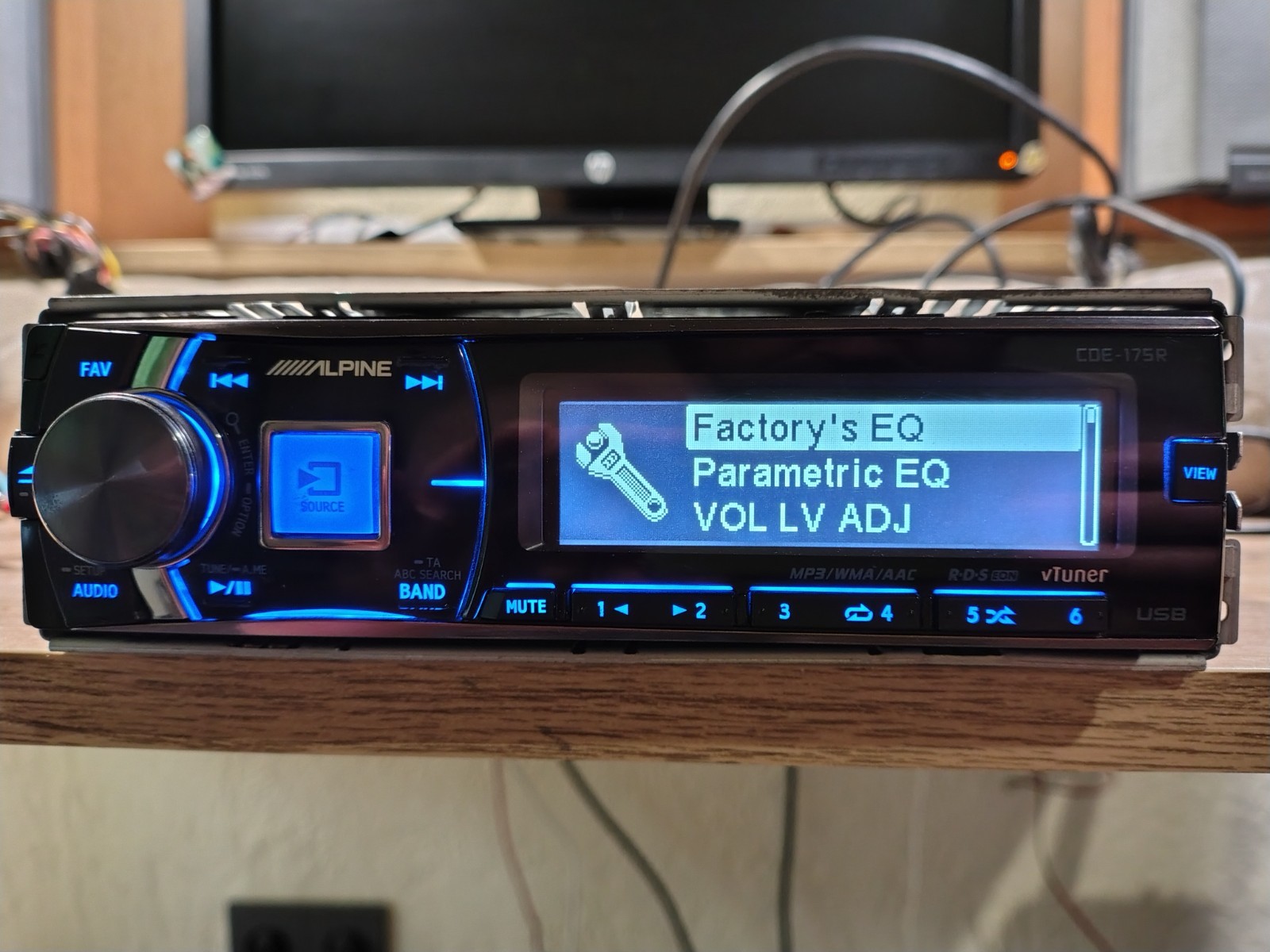Alpine CDE-175R Car Stereo Mobile Media Station Fully Working Great Shape