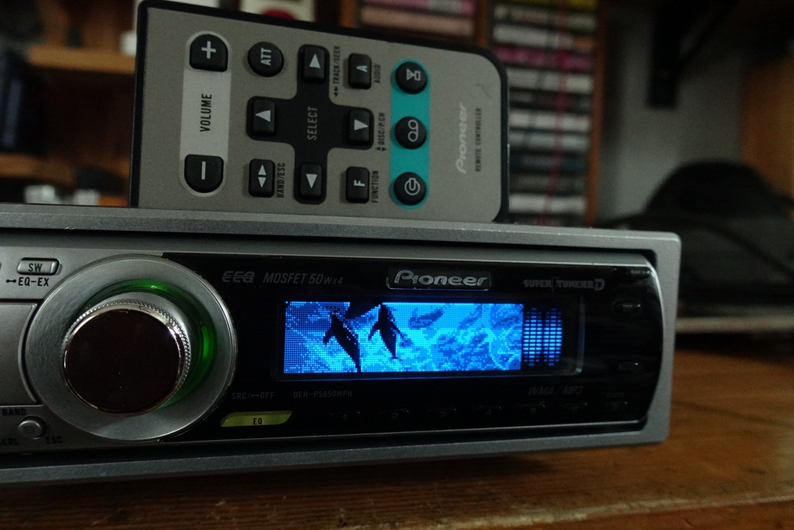 Pioneer DEH-P5850MPH. CD Player In Dash Receiver.Aux-Bluetooth. US Fm Tuner.