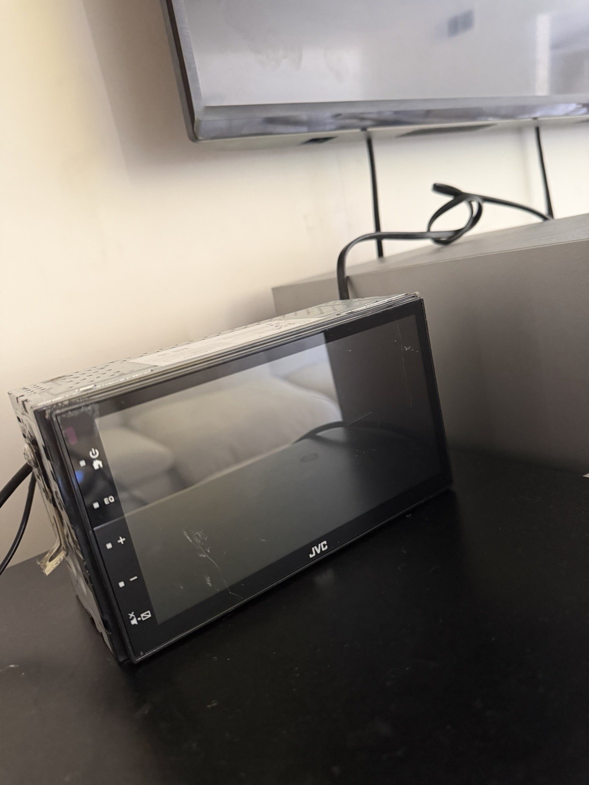 JVC 6.8″ DIGITAL MULTIMEDIA RECEIVER WITH WIRING HARNESS | KW-M180BT | BLACK