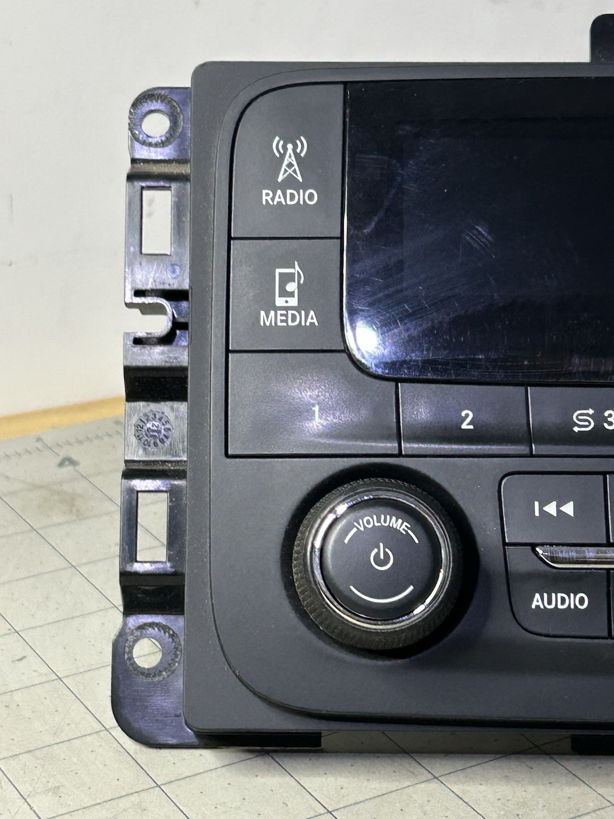 2013-14 Dodge Ram 1500 2500 Cummins Satellite Am/fm radio OEM P68137113AE