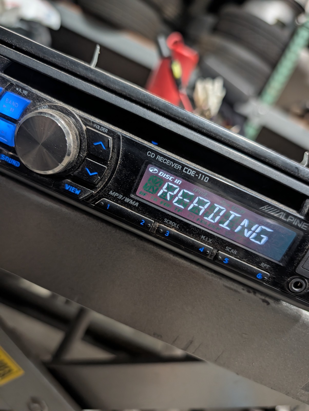 Alpine CDE-110 Receiver MP3/WMA/CD Aux USB Audio Deck Car Sereo Detachable Face