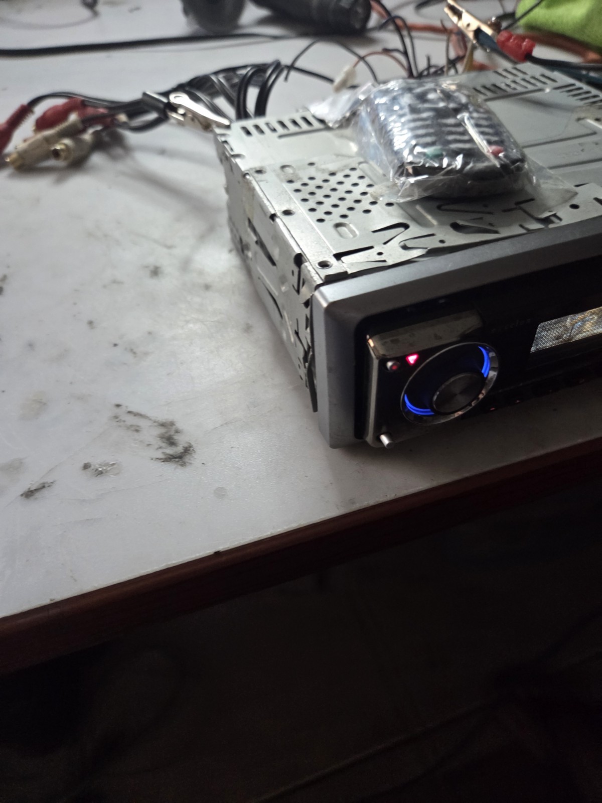 Kenwood Execelon KDC-X789 CD Player In Dash Receiver, Remote Aux 5 Volts