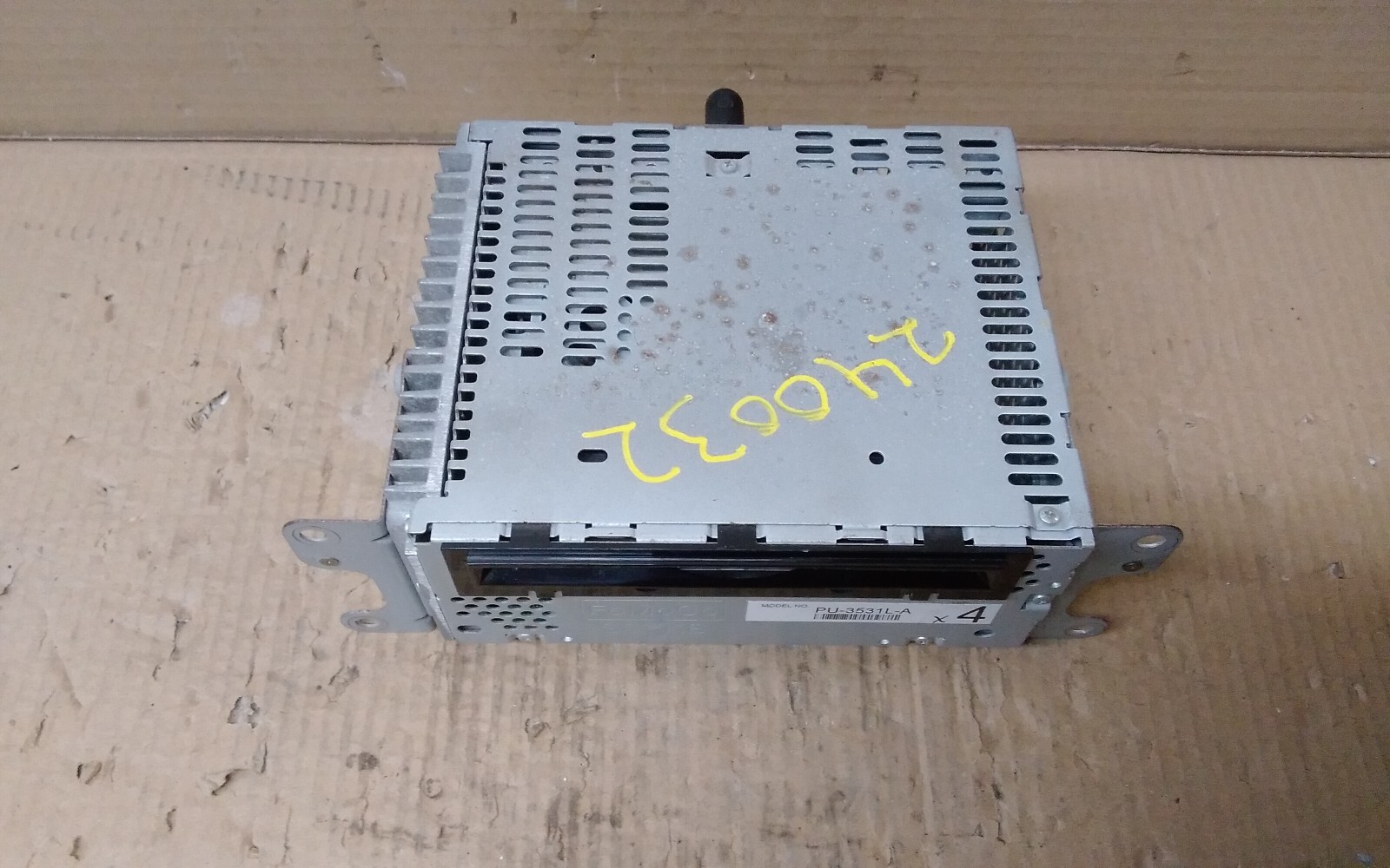 2013 FORD EXPLORER RADIO RECIEVER W/O SATELLITE ID- DB5T-19C107-AB
