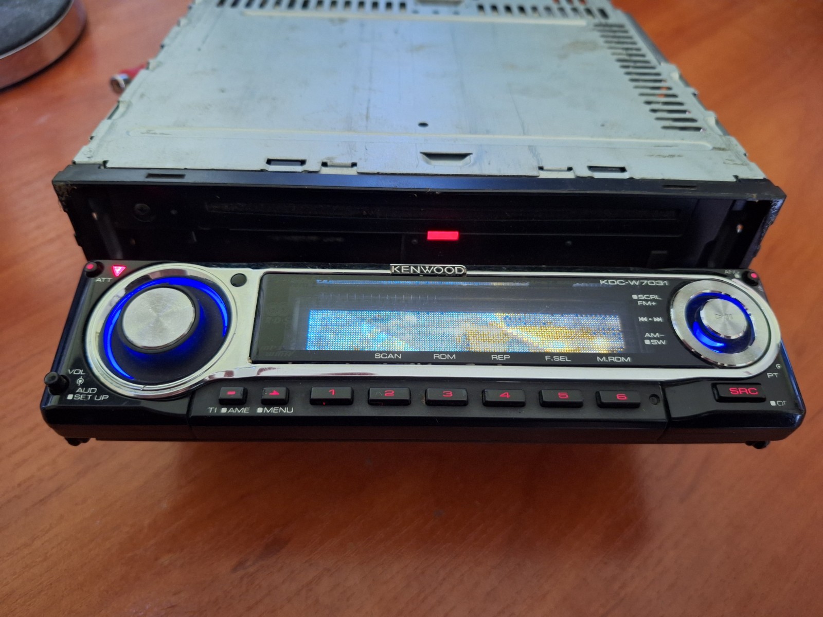 Kenwood KDC-W7031 – High-End CD Receiver with Graphic Display | Tested