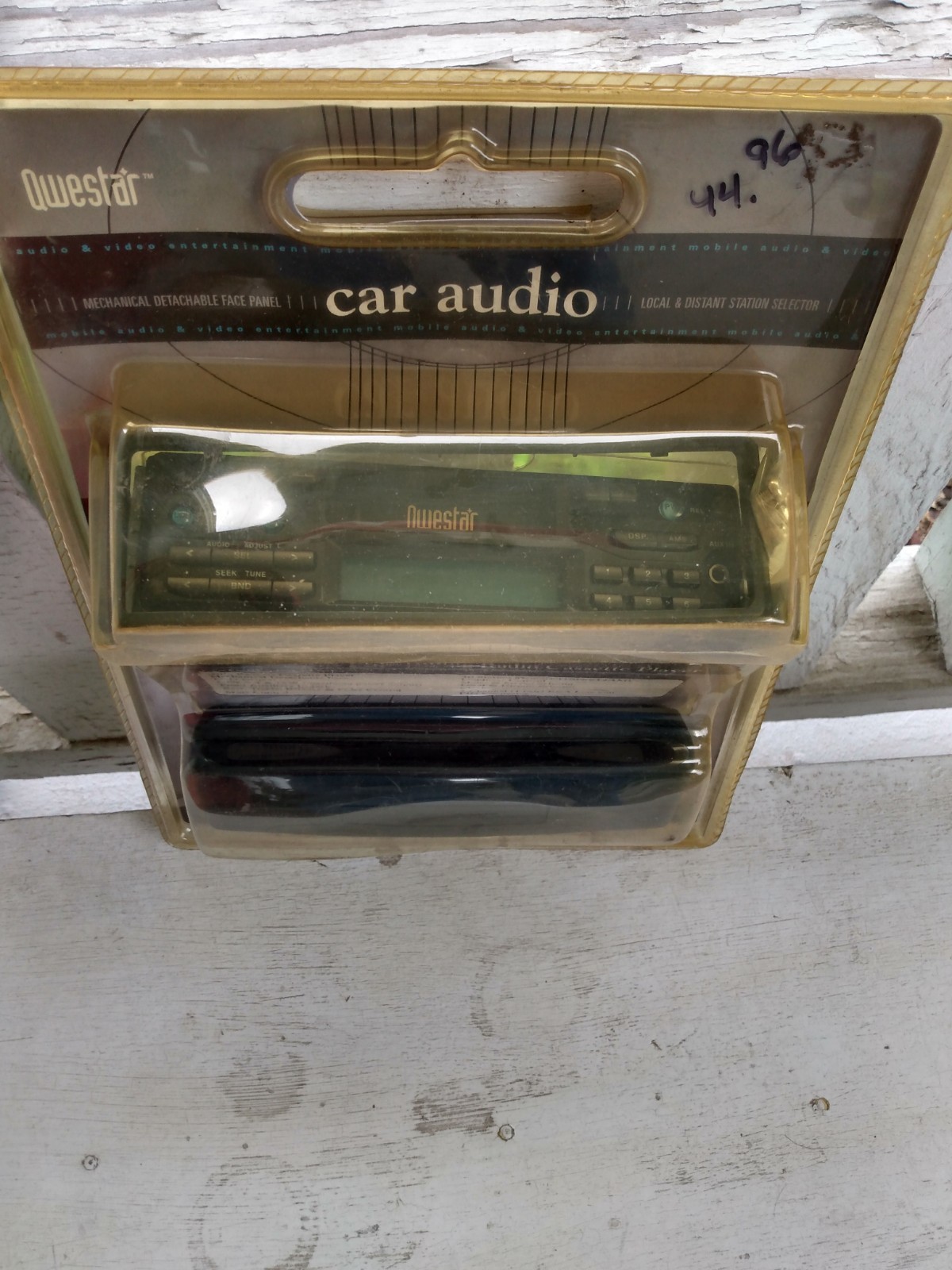 Vintage QWESTAR AM FM Stereo Radio 60 Watt In-Dash Cassette player In Package