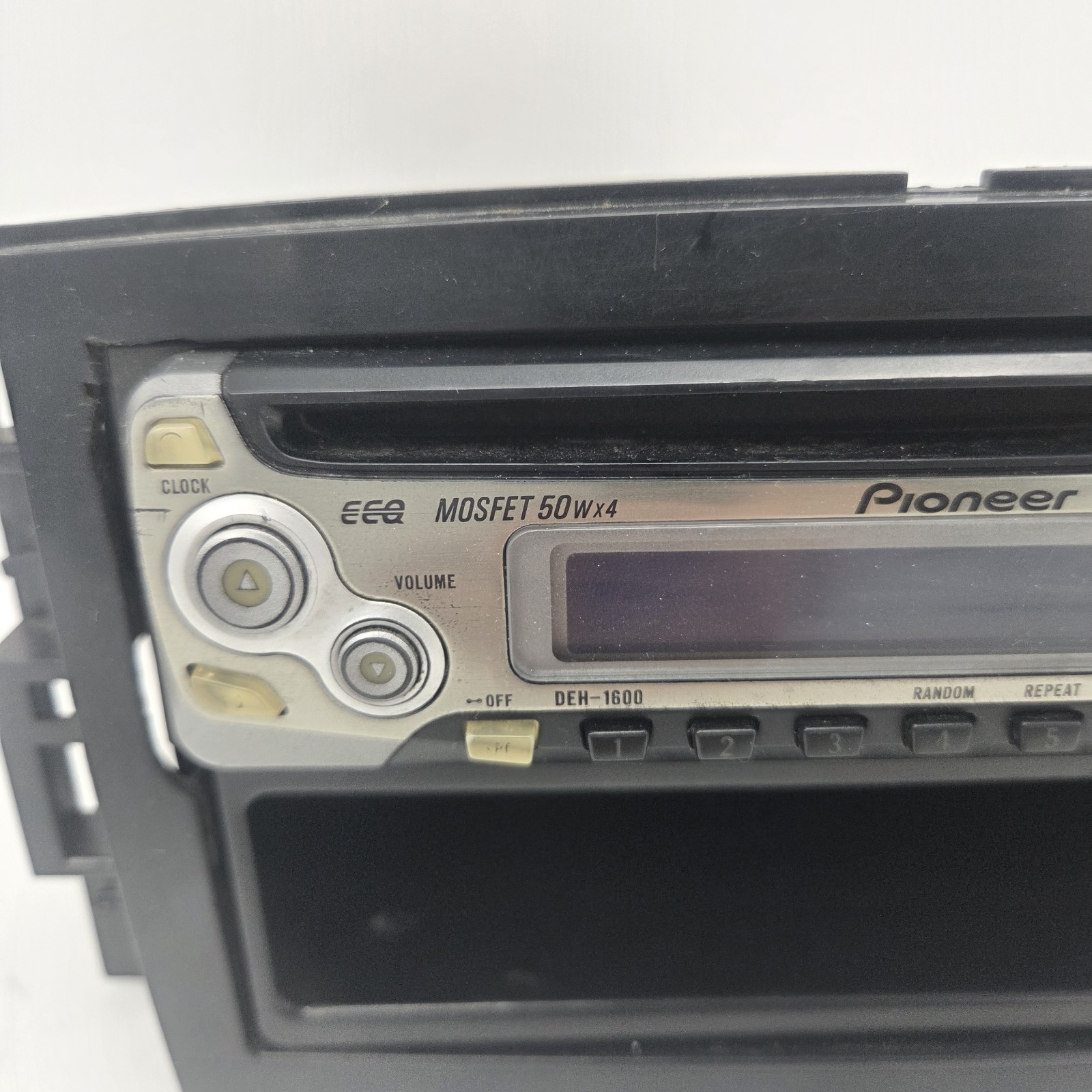 Pioneer DEH-1600 MOSFET 50Wx4 High Power CD Player with FM/AM Radio