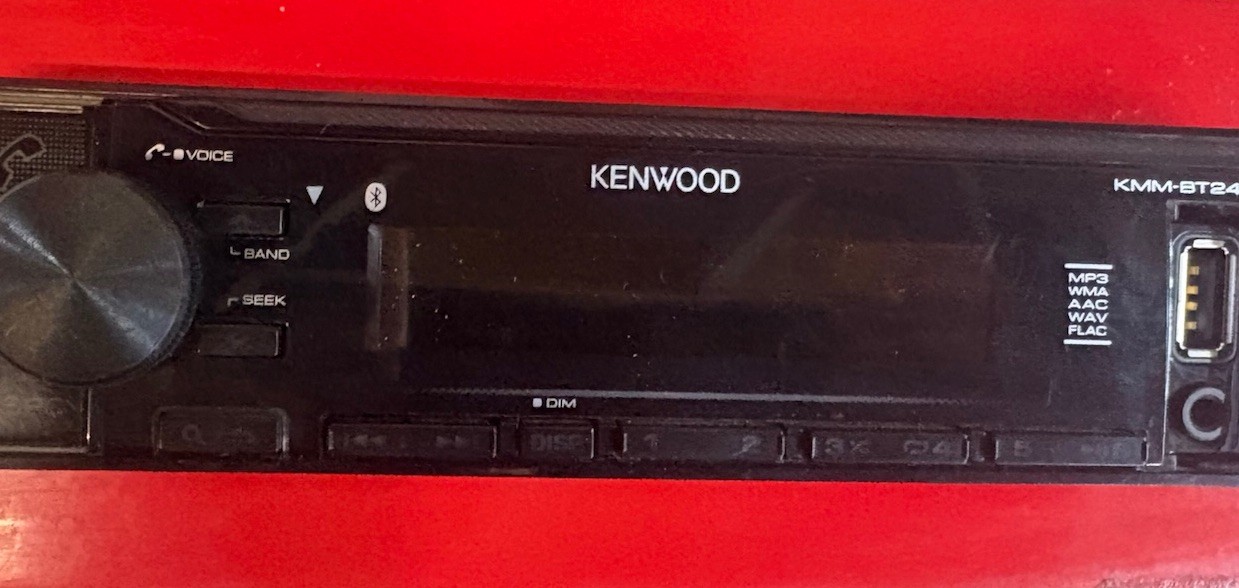 Kenwood KMM-BT240U 1 DIN Radio Face. Detachable Face plate only