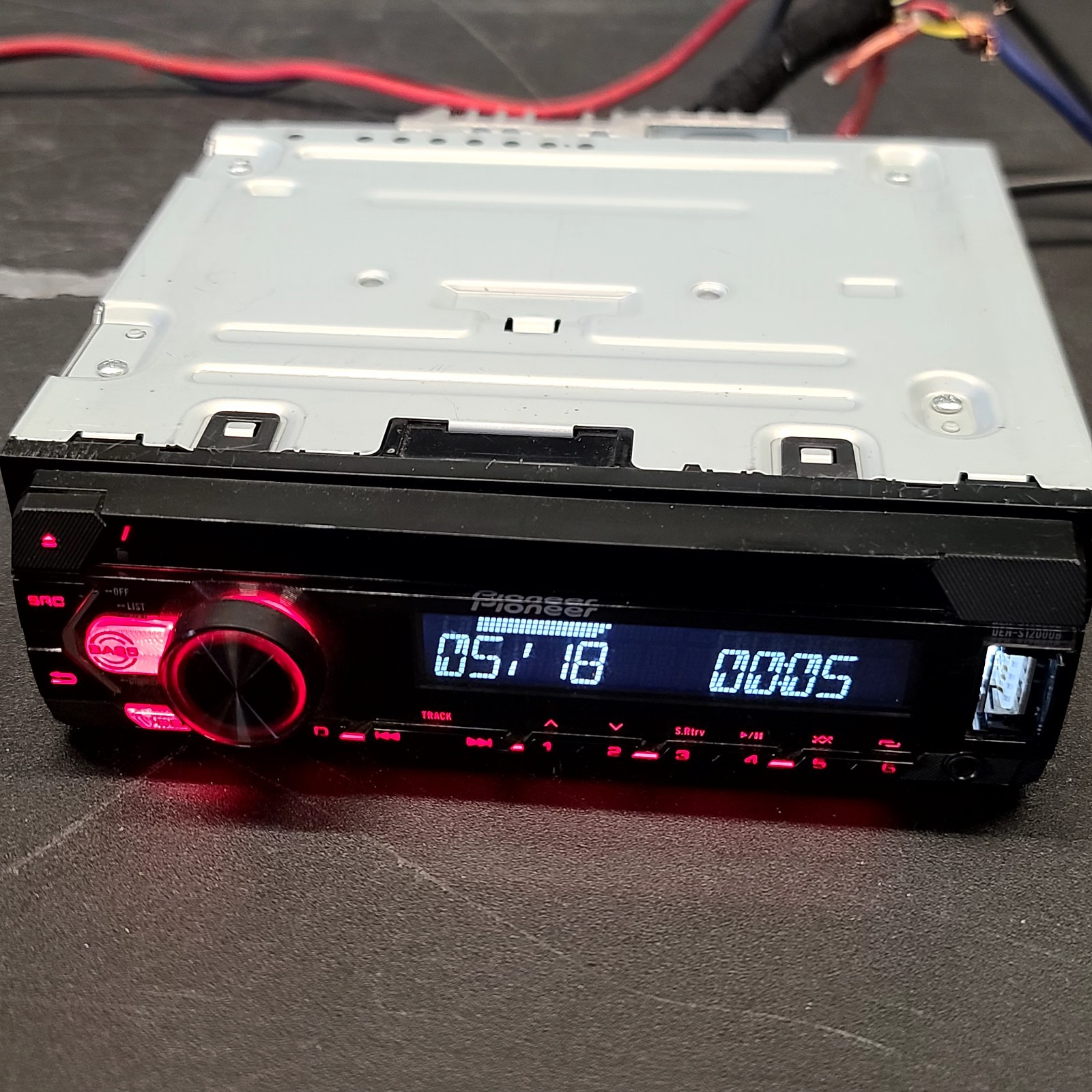 PIONEER DEH-S1200UB SINGLE DIN, USB, AUX, CD PLAYER